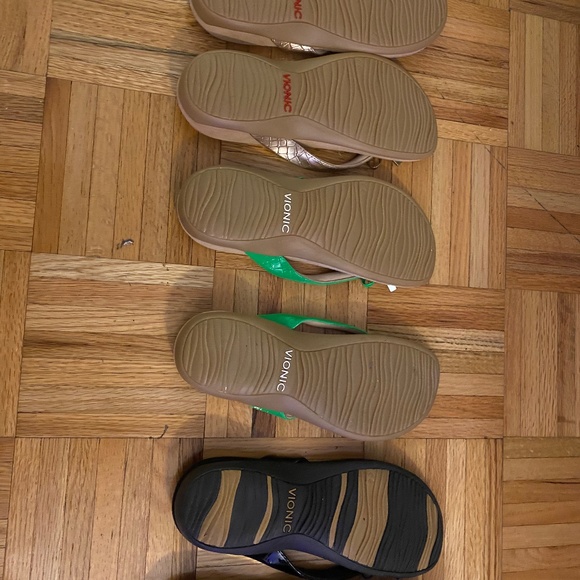 Vionic Bow Thong Sandals by Bella - Picture 2 of 2